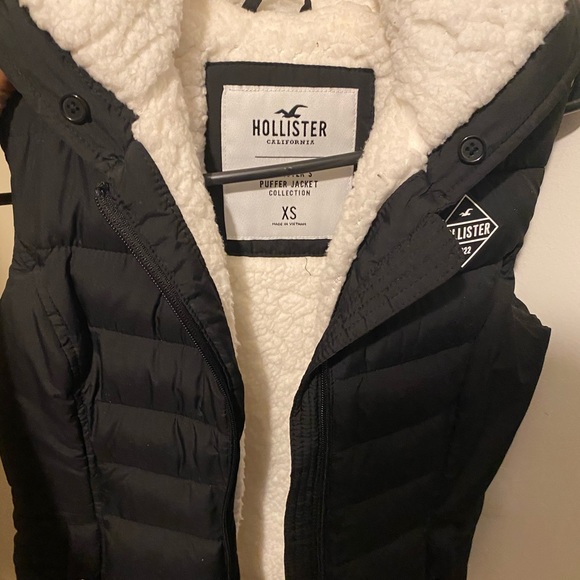 Hollister puffer jacket XS - Picture 2 of 2